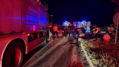 Sakarya’nın Karasu ilçesinde gece geç saatlerde meydana gelen trafik kazasında,