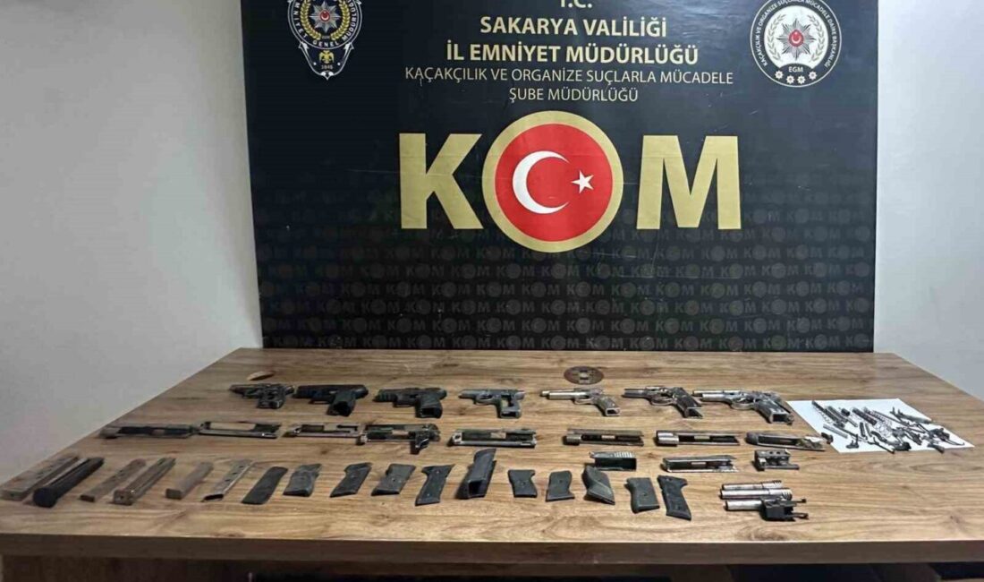 Sakarya’nın Serdivan ilçesinde gerçekleştirilen polis operasyonunda bir evde çok sayıda
