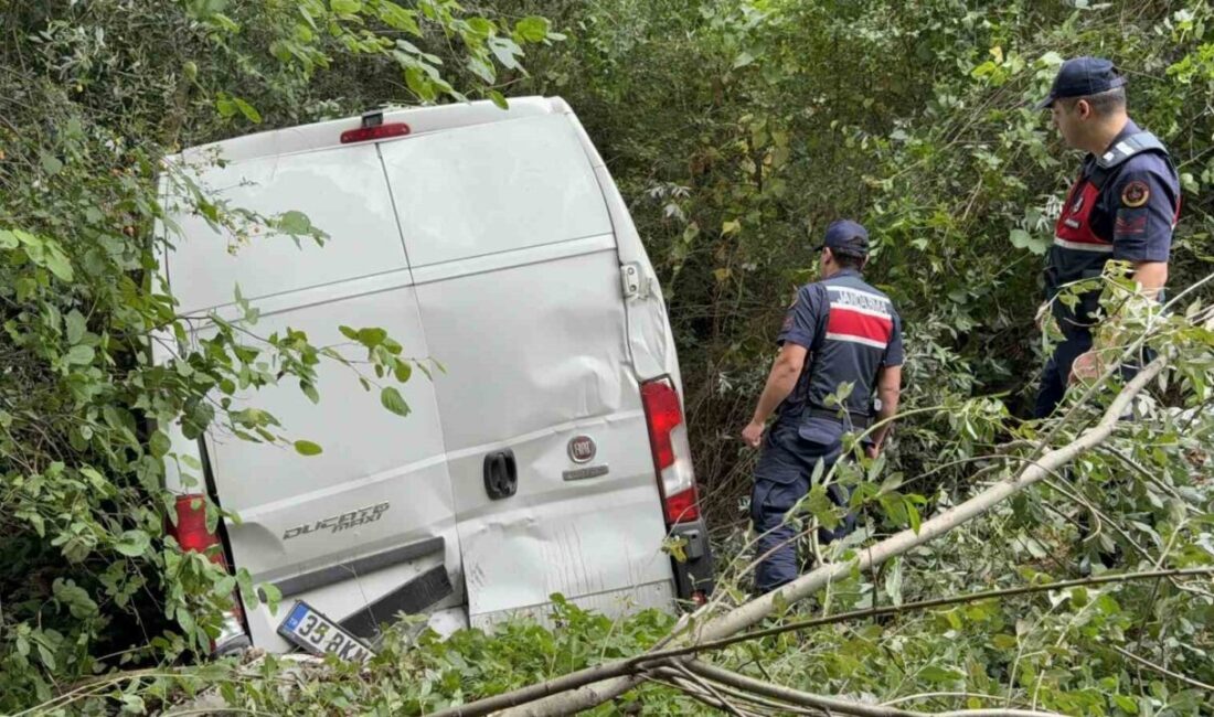 Samsun’un Kavak ilçesinde meydana gelen trafik kazasında bir minibüs kontrolden
