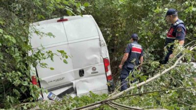 Samsun’un Kavak ilçesinde meydana gelen trafik kazasında bir minibüs kontrolden
