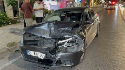 Atakum ilçesinde, bir otomobilin hafif ticari araca arkadan çarpması sonucu