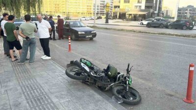 Samsun’un Atakum ilçesinde bir otomobil ile bir motosikletin çarpışması sonucu