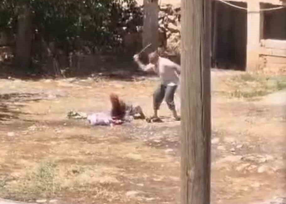Bozova ilçesinde, 85 yaşındaki bir kadının oğlu tarafından sopa ile