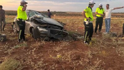 Şanlıurfa’nın Suruç ilçesinde bir otomobilin devrilmesi sonucu meydana gelen kazada,
