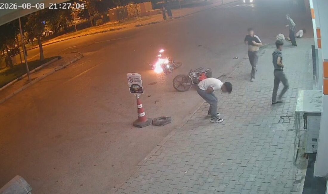 Birecik ilçesinde meydana gelen trafik kazasında iki motosiklet çarpıştı ve