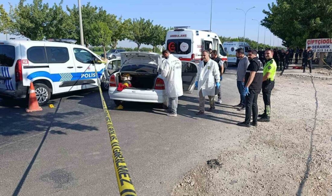 Şanlıurfa’nın Eyyübiye ilçesinde seyir halindeki bir otomobile düzenlenen silahlı saldırı