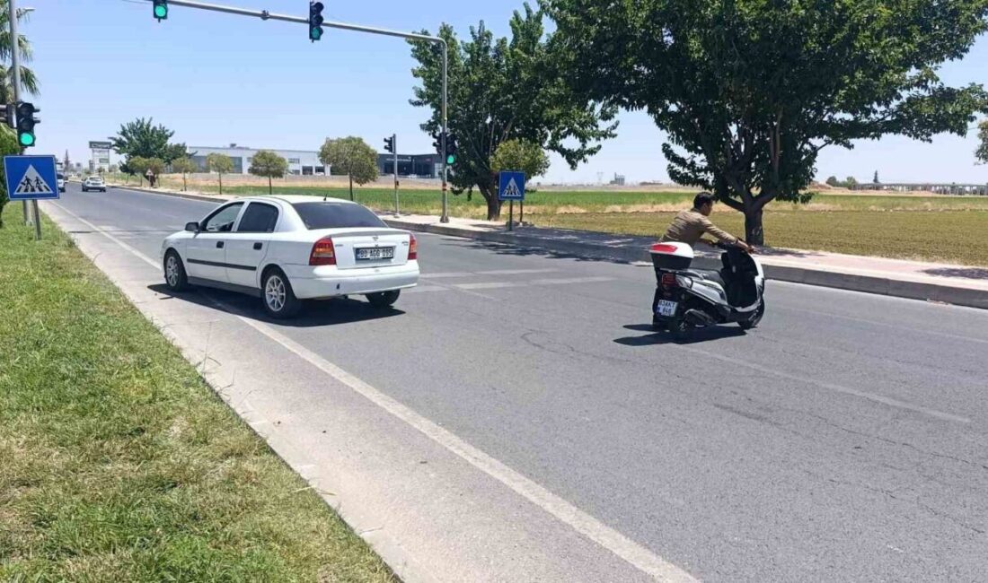 Şanlıurfa’da, bir otomobil ile bir motosikletin çarpıştığı kazada motosiklet sürücüsü
