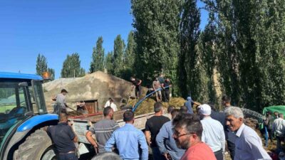 Sarıkamış ilçesinde meydana gelen yangında, 800 balya ot kullanılamaz duruma