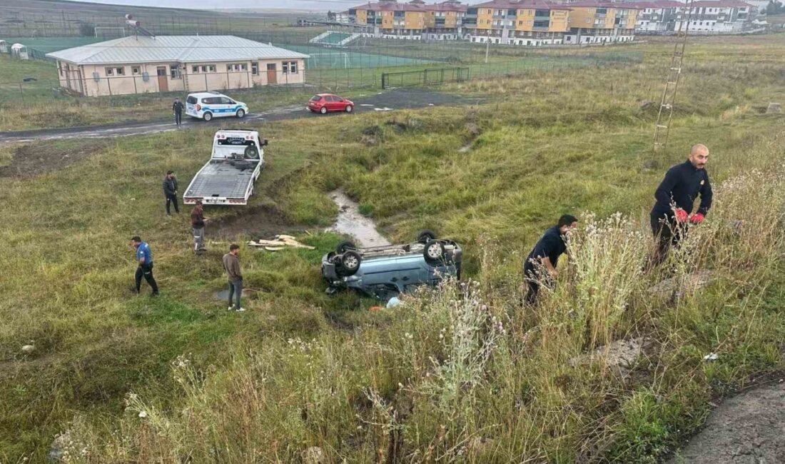 Sarıkamış’ta meydana gelen trafik kazasında, hafif ticari aracın yağışlı hava