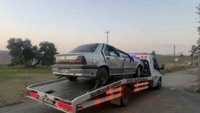 Sarıkamış ilçesine bağlı Kazıkkaya köyü bölgesinde, yağmur nedeniyle kayganlaşan yolda
