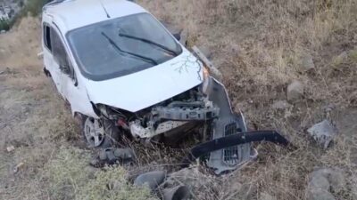 Sason ilçesine bağlı Dumlupınar Mahallesi’nde meydana gelen trafik kazasında, aracın