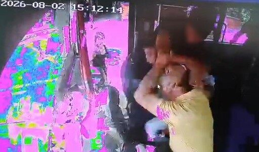 Kocaeli’nde bir özel halk otobüsü şoförü, bilinmeyen bir kişinin saldırısına
