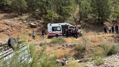 Adıyaman’ın Gerger ilçesinde kontrolünün kaybedilmesi sonucu bir kamyonetin dereye uçtuğu