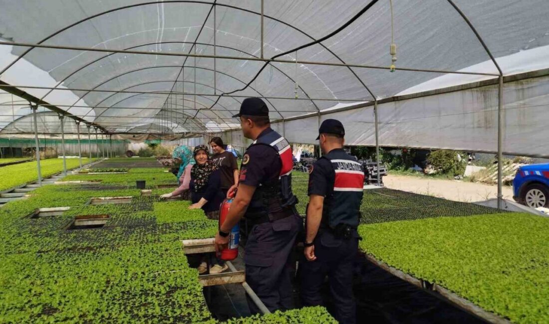 Jandarma ekipleri, Bilecik’te yangın riskine karşı sera sahiplerini uyardı. Söğüt