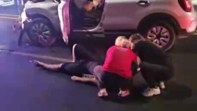 Serik ilçesinde meydana gelen trafik kazasında otomobil ile VIP minibüs