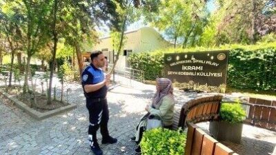 Bilecik’te Şeyh Edebali Türbesi’nde dolandırıcılık konusunda vatandaşları uyarmak amacıyla gerçekleştirilen