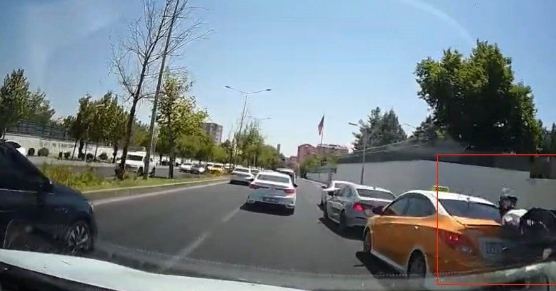 Diyarbakır’ın Yenişehir ilçesinde meydana gelen trafik kazasında, seyir halindeki bir