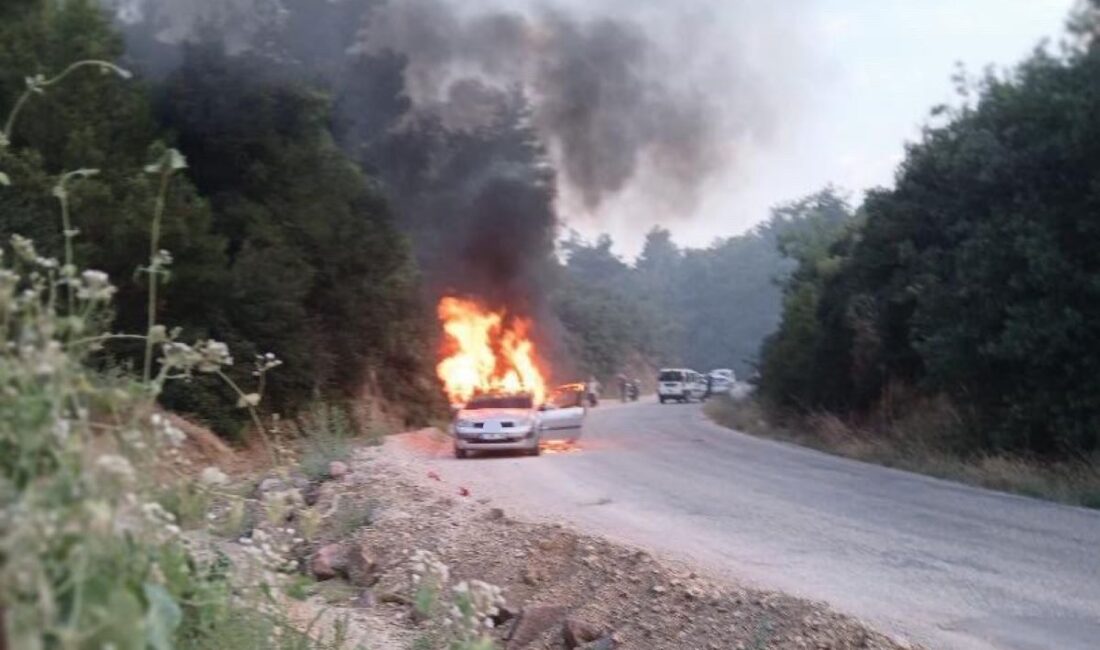 Manisa’nın Turgutlu ilçesinde bir otomobil seyir halindeyken egzoz kısmından alev