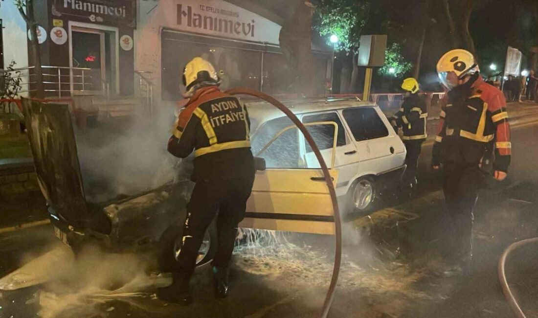 Aydın’ın Efeler ilçesinde bir aracın seyir halindeyken motor bölümünden alevlerin