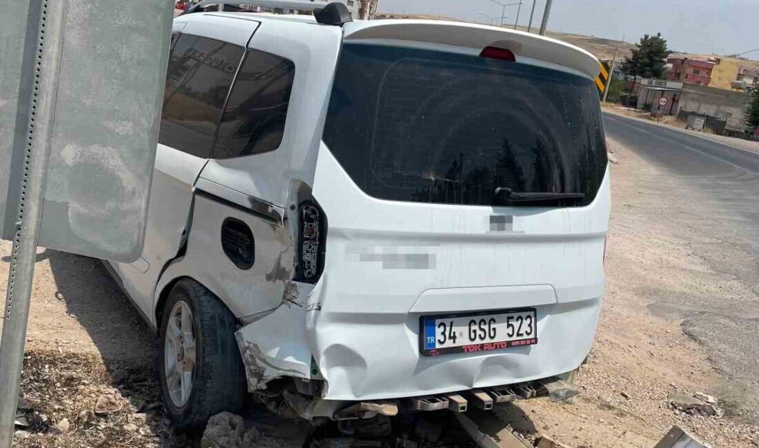 Kurtalan ilçesinde meydana gelen trafik kazasında hafif ticari araç ile