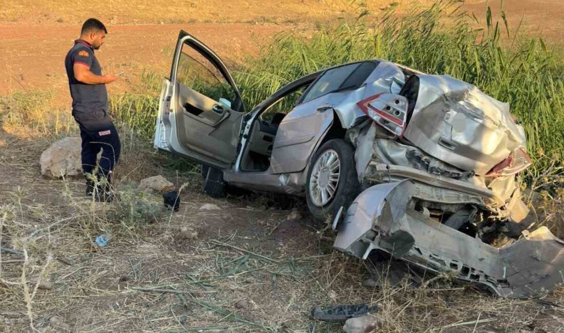 Siirt ilinin Kurtalan ilçesinde meydana gelen trafik kazasında, bir otomobilin