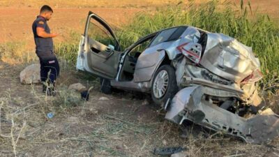 Siirt ilinin Kurtalan ilçesinde meydana gelen trafik kazasında, bir otomobilin