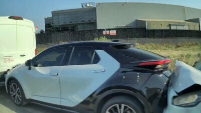 Şile’de gündüz saatlerinde meydana gelen trafik kazasında 3 araç birbirine