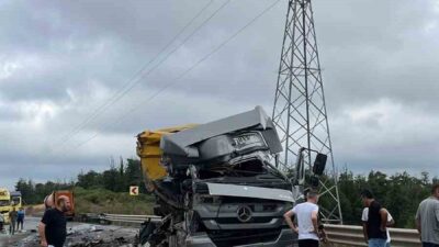 Şile Ömerli Yolu’nda meydana gelen kazada, 2 tırın çarpışması sonucu