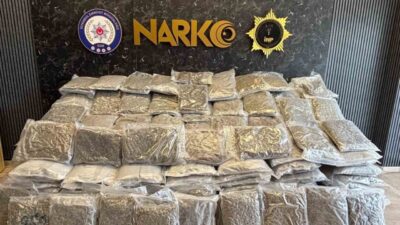 İstanbul’da Narkotik ekipleri, Silivri ilçesinde bir çekicinin içerisinde gerçekleştirdikleri operasyon