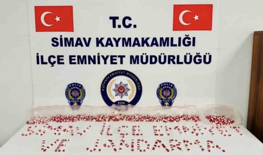 Kütahya’da, emniyet ve jandarma birimlerinin ortak çalışmasıyla gerçekleştirilen uyuşturucuyla mücadele