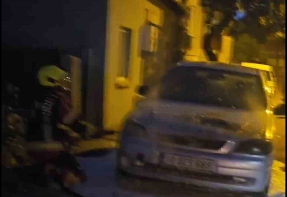 Balıkesir’in Sındırgı ilçesinde Yaşar Kozan’a ait bir otomobilde yangın çıktı.