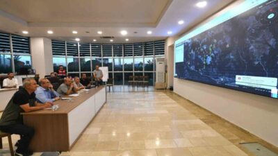 Balıkesir’in Sındırgı ilçesinde meydana gelen orman yangınına karşı süren müdahale