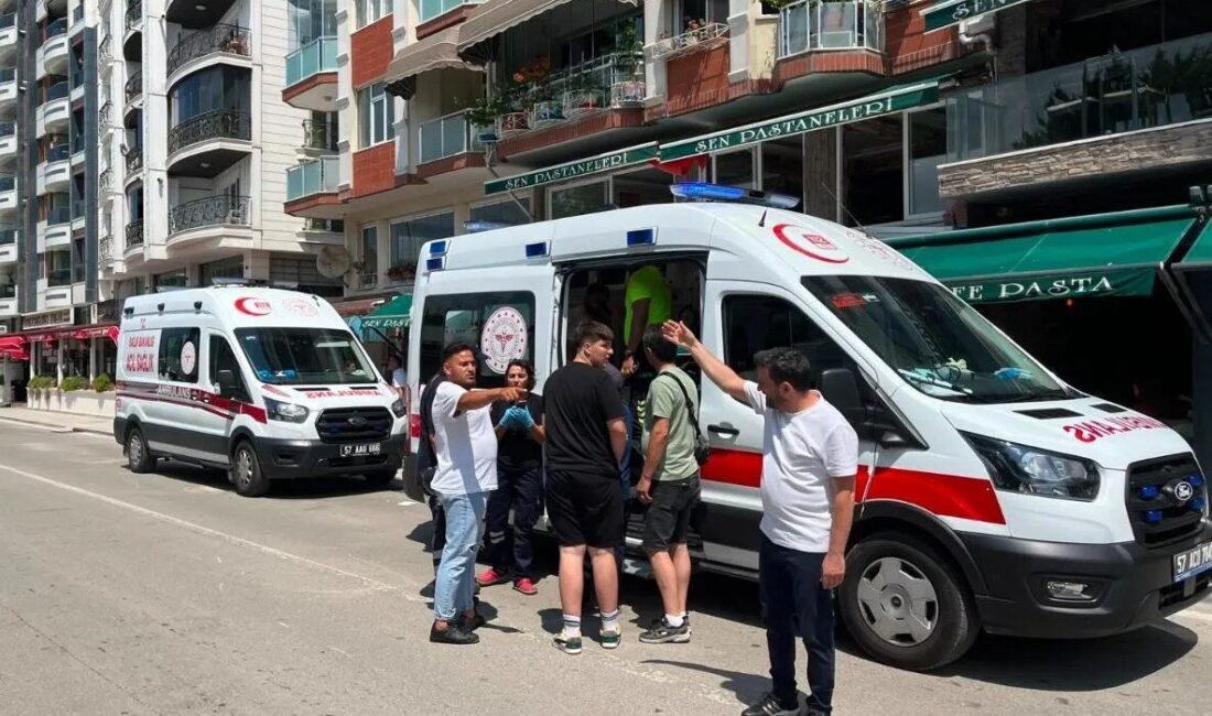 Sinop’ta meydana gelen trafik kazasında 3 kişi yaralandı. Kaza, Gazi