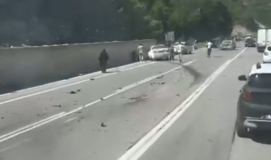 Sinop-Boyabat kara yolunda dört otomobilin karıştığı zincirleme trafik kazasında altı