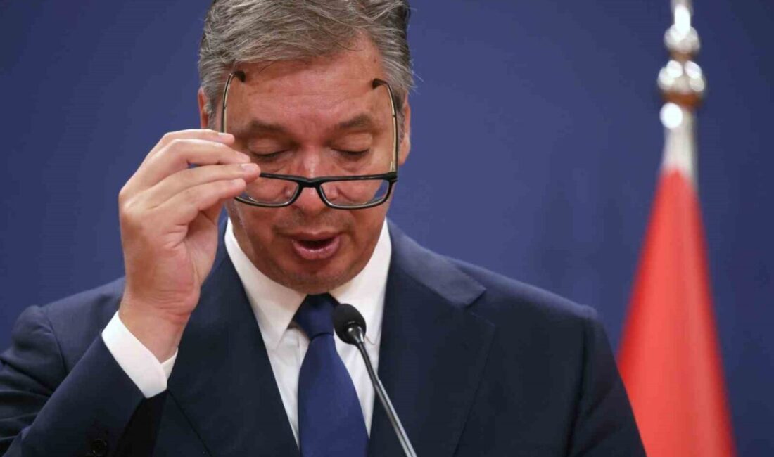 Sırbistan Cumhurbaşkanı Aleksandar Vucic, ülkede erken parlamento seçimlerinin yapılacağını duyurarak