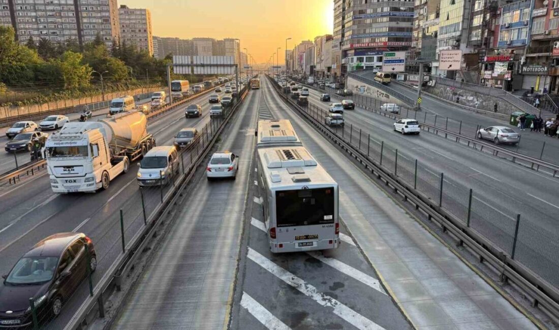Bahçelievler’de Şirinevler metrobüs durağında bir kadının tansiyonu düşerek yere düşmesi