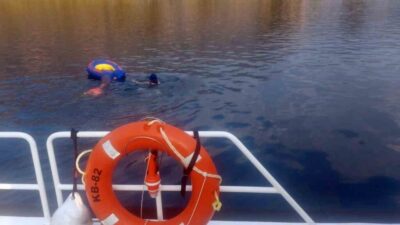 Muğla’nın Fethiye ilçesi açıklarında bir şahıs ve çocuğun, şişme lastik