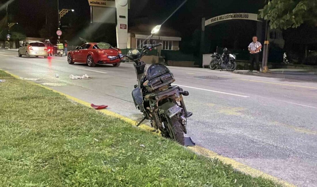 Sivas’ta meydana gelen trafik kazasında motosiklet ile elektrikli bisikletin çarpışması