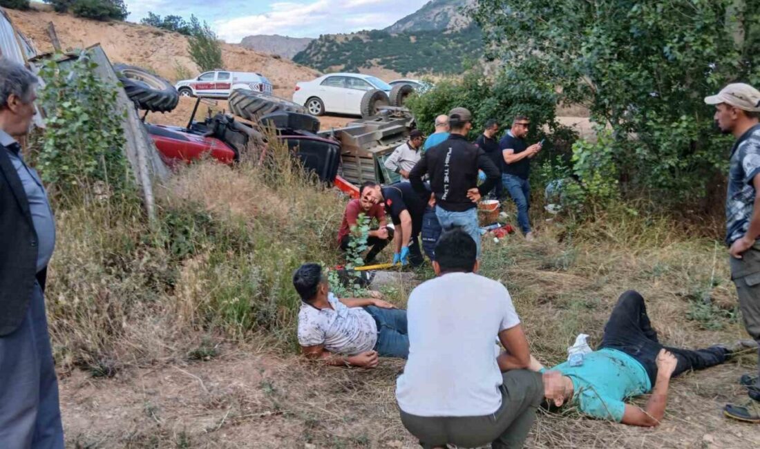 Sivas’ın Suşehri ilçesinde meydana gelen trafik kazasında traktörün şarampole devrilmesi