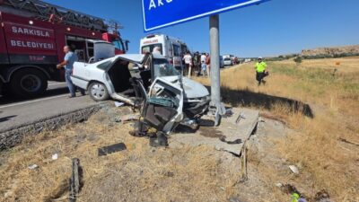 Şarkışla ilçesinde kontrolü kaybeden bir otomobilin direğe çarpması sonucu meydana