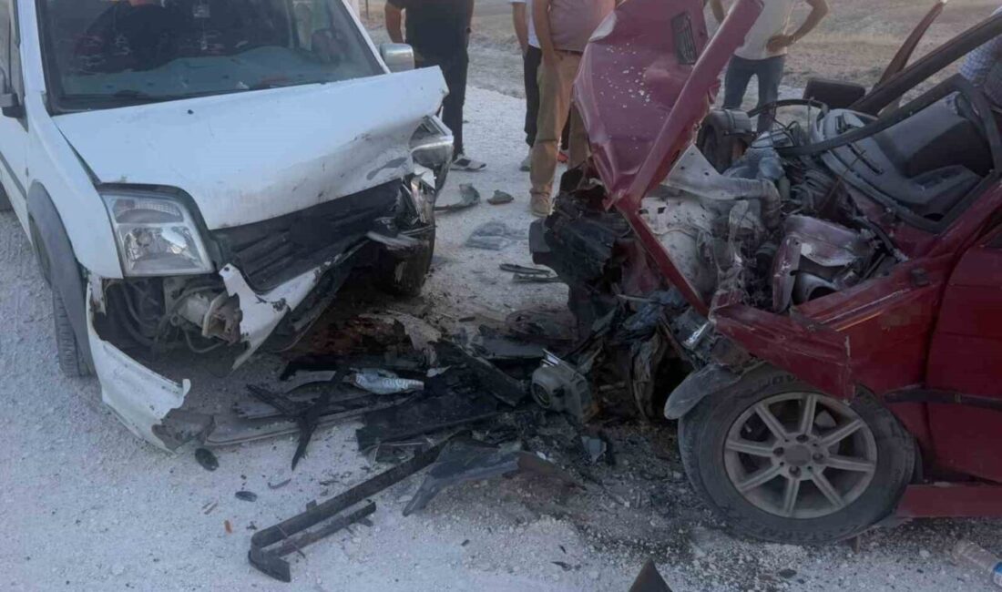 Sivrihisar ilçesinde meydana gelen trafik kazasında, otomobil ile hafif ticari