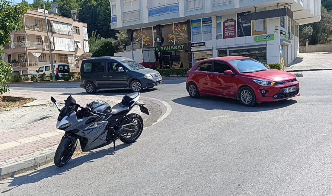 Manavgat ilçesinde meydana gelen trafik kazasında, bir motosiklet ile otomobil