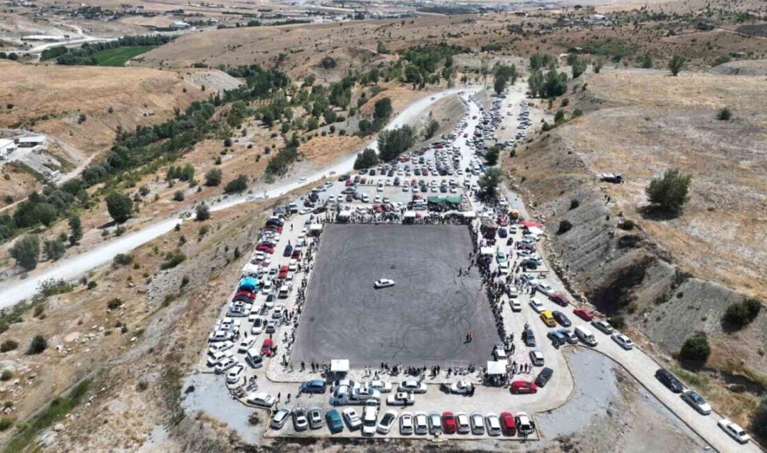 SORFEST Yaz Festivali kapsamındaki etkinliklerden biri olan Modifiye Araç Fuarı,
