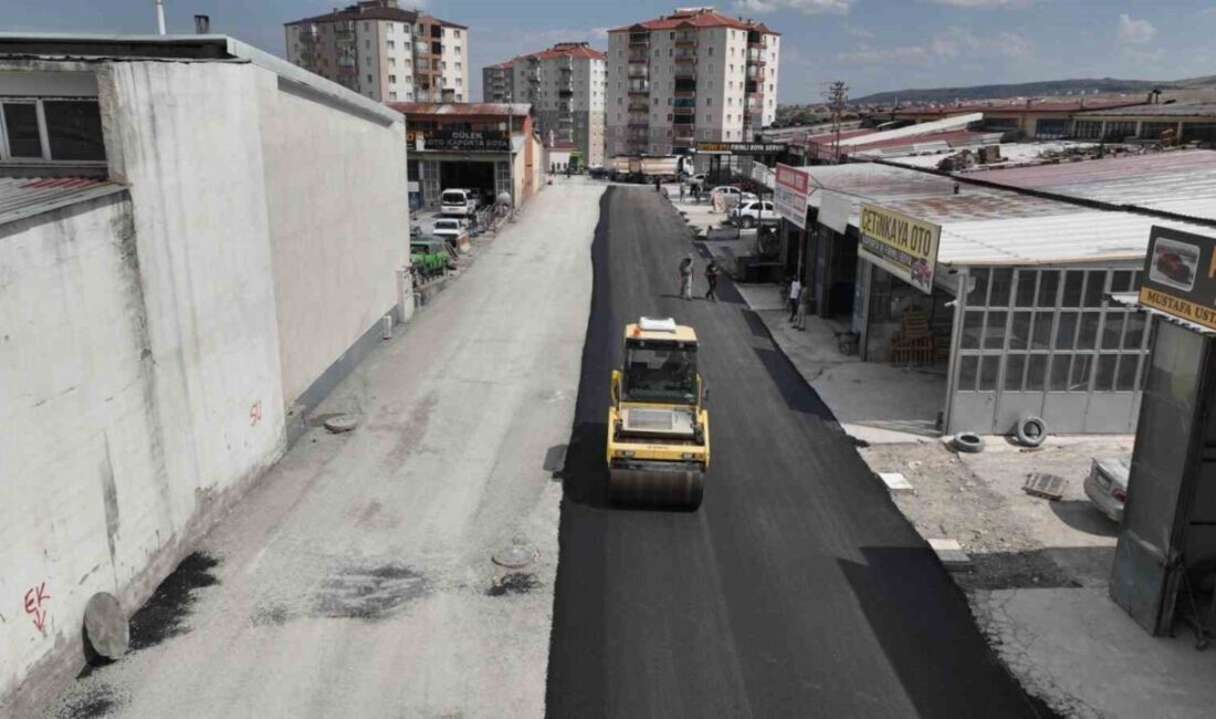 Sorgun Belediyesi, Sorgun Sanayi Sitesi’nde geniş kapsamlı asfalt serimi çalışmalarını