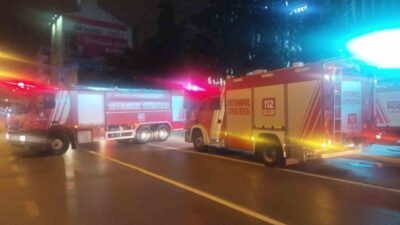 Sultanbeyli’de bir alışveriş merkezinde gece meydana gelen yangın, itfaiye ekipleri