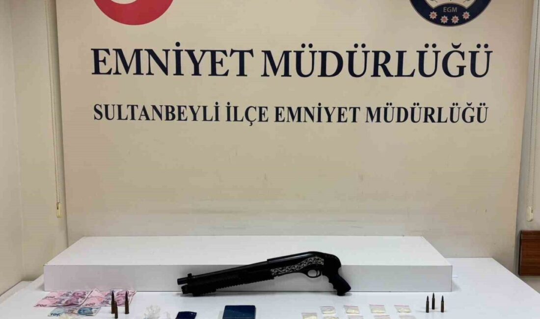 Sultanbeyli’de polis tarafından düzenlenen bir uyuşturucu operasyonunda yakalanan 5 şüpheliden
