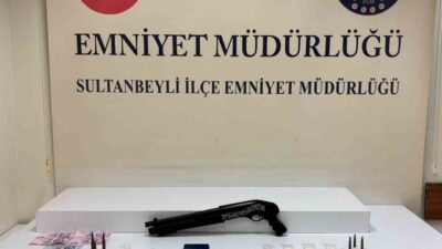 Sultanbeyli’de polis tarafından düzenlenen bir uyuşturucu operasyonunda yakalanan 5 şüpheliden