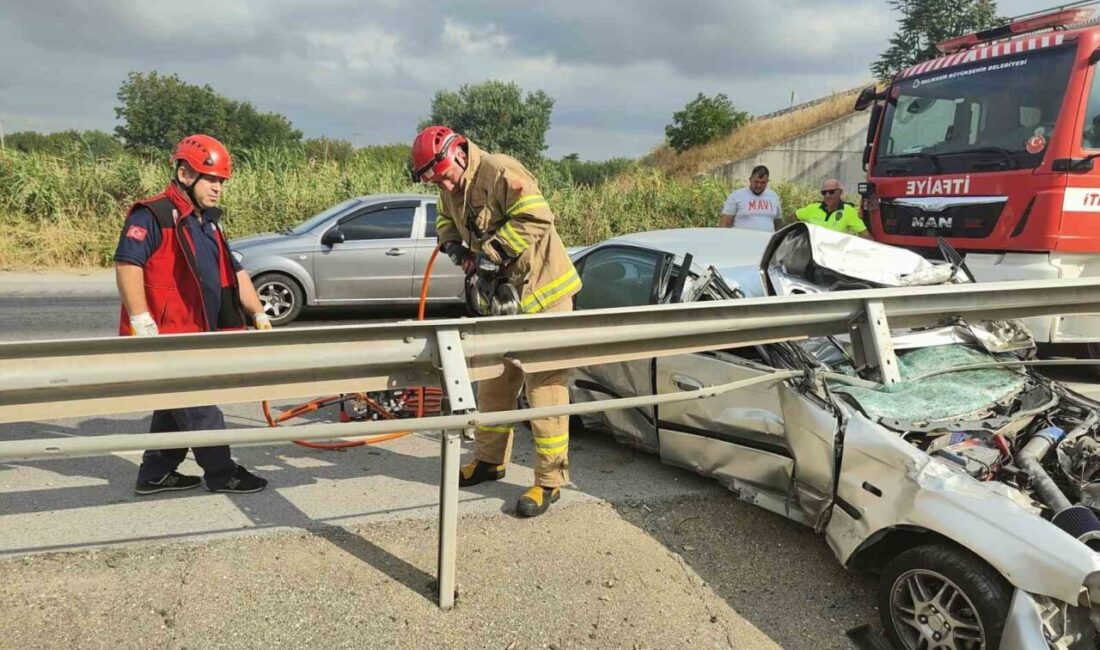 Balıkesir’in Susurluk ilçesinde bir aracın kontrolünü kaybederek bariyerlere çarpması sonucu