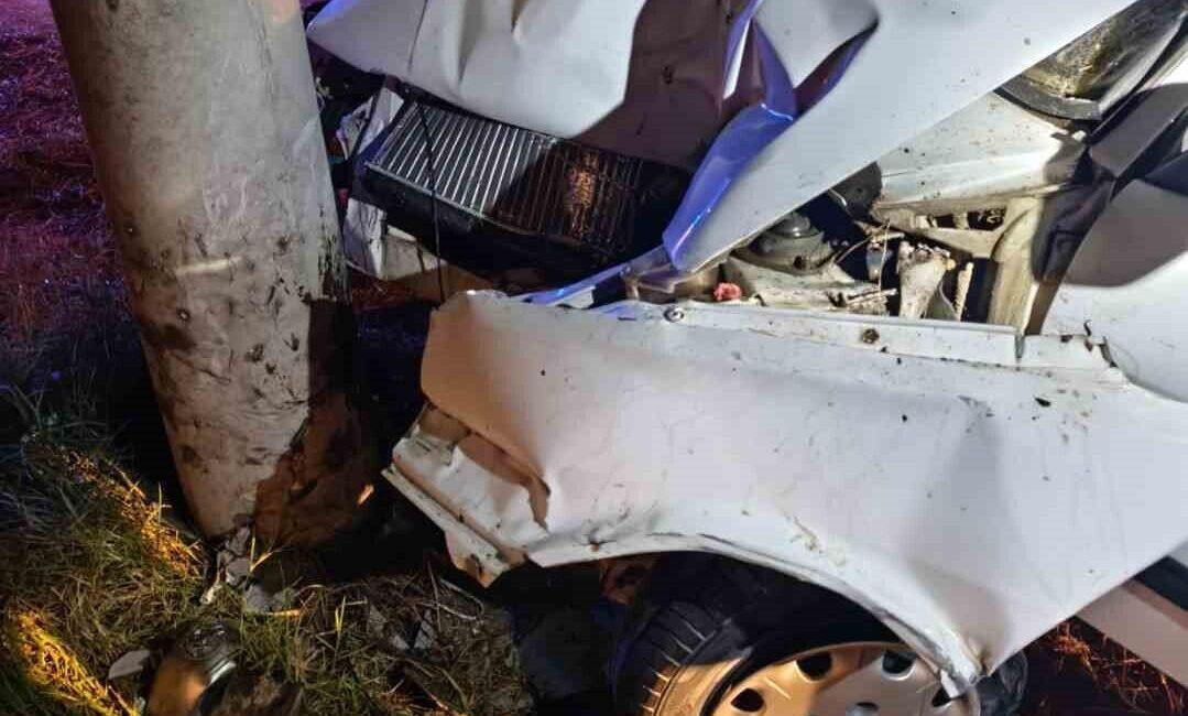 Susurluk ilçesinde meydana gelen tek taraflı trafik kazasında araçta sıkışan