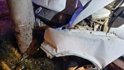 Susurluk ilçesinde meydana gelen tek taraflı trafik kazasında araçta sıkışan
